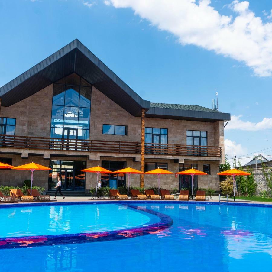 Alpen Park Hotel Shymkent Exterior foto