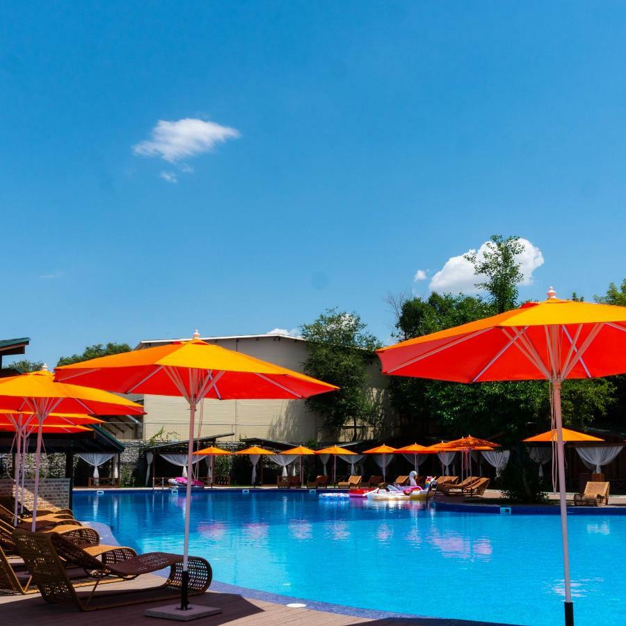 Alpen Park Hotel Shymkent Exterior foto
