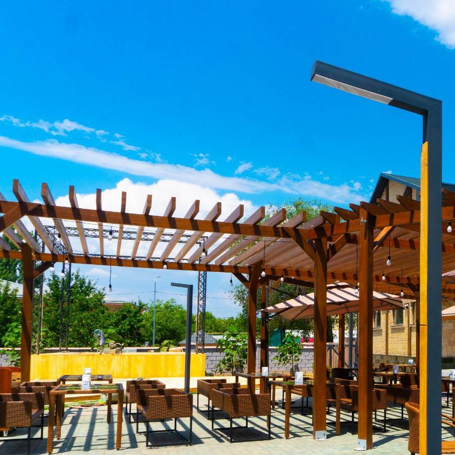 Alpen Park Hotel Shymkent Exterior foto